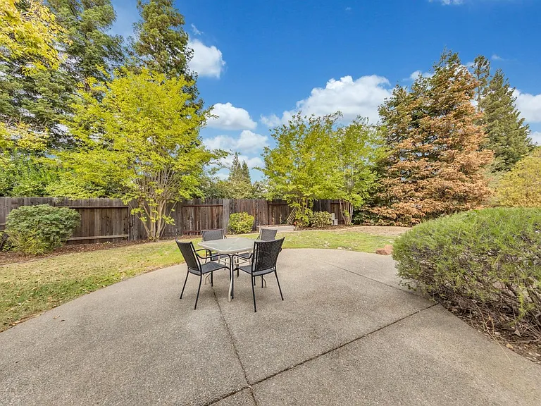 133 Cruickshank Dr — Photo 20