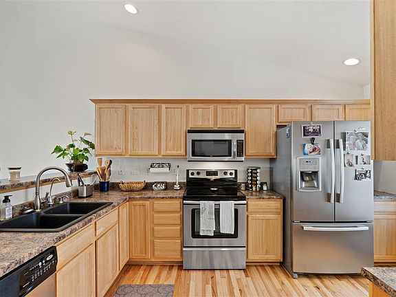 3rd image of 1870 Goose Lake Cir
