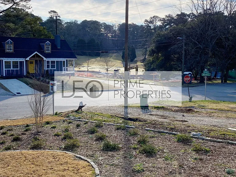 1927 S Gordon St SW — Photo 41