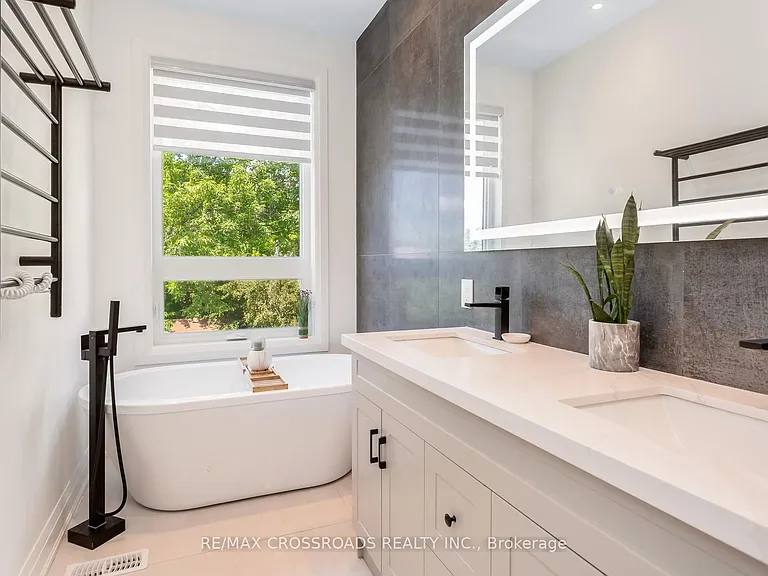 10 Hamstead Ave — Photo 19