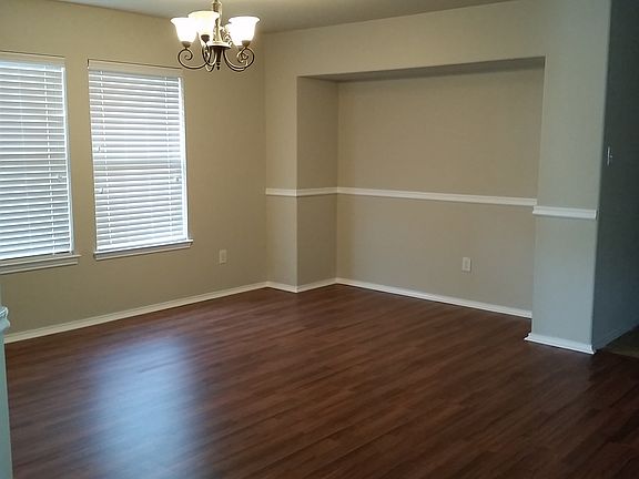 4th image of 2104 Barracks Dr