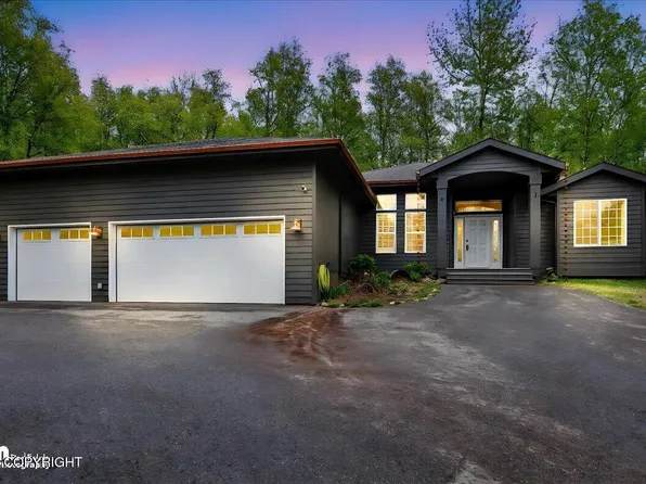 1110 E Esty Cir, Palmer, AK 99645