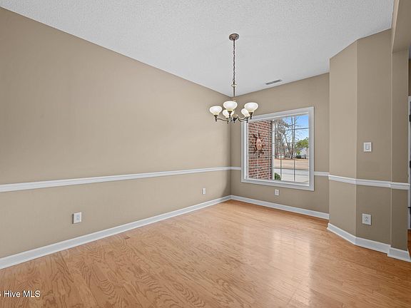 3rd image of 203 Neuchatel Court