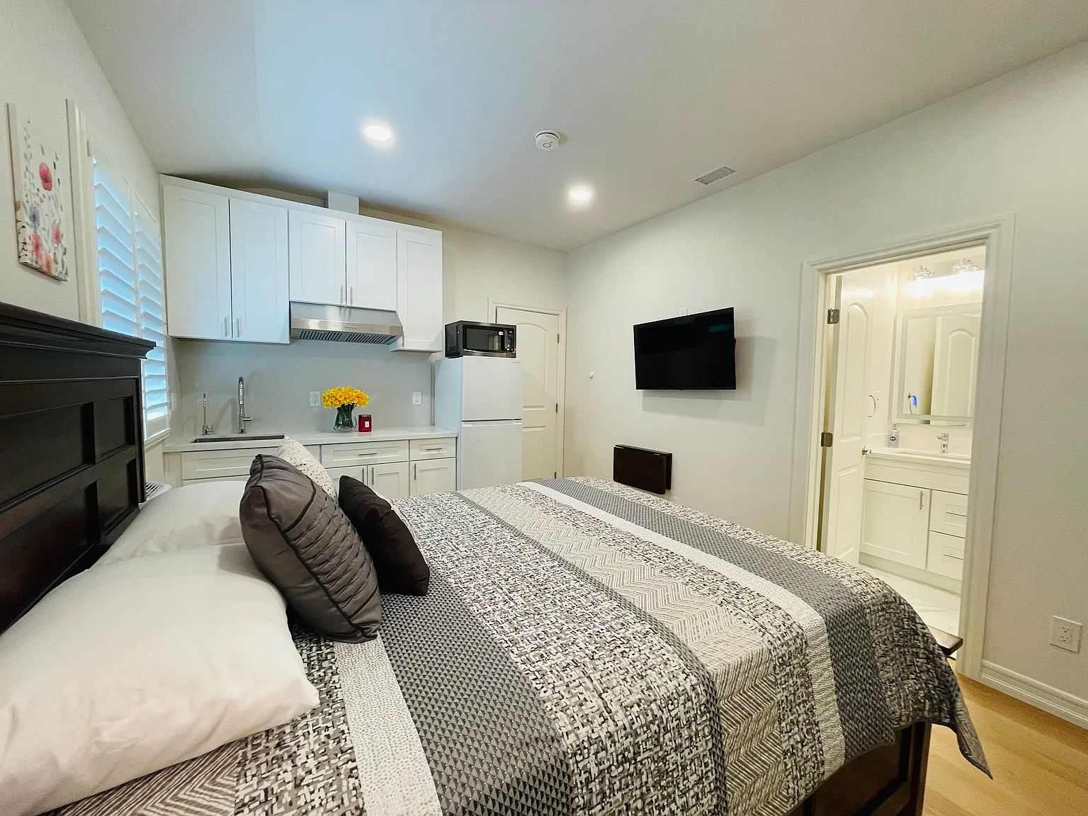 Studio, 280 sqft, $2,000 — Photo 2