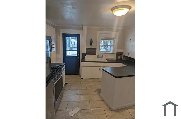 Building Photo - 141 Charlton St #1