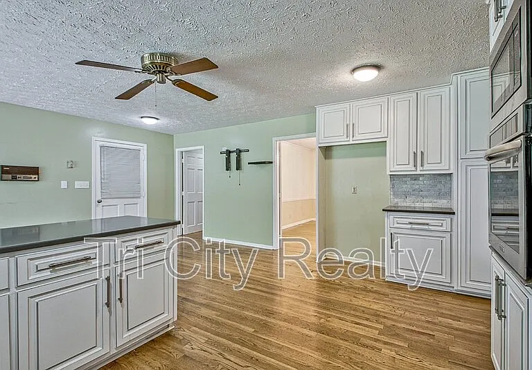 630 Hawthorne Pl — Photo 21
