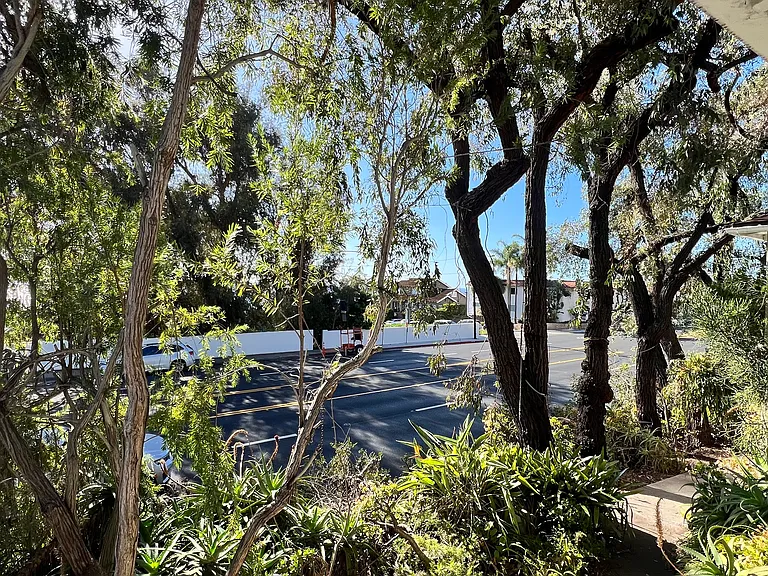2200 S Coast Hwy #B — Photo 12
