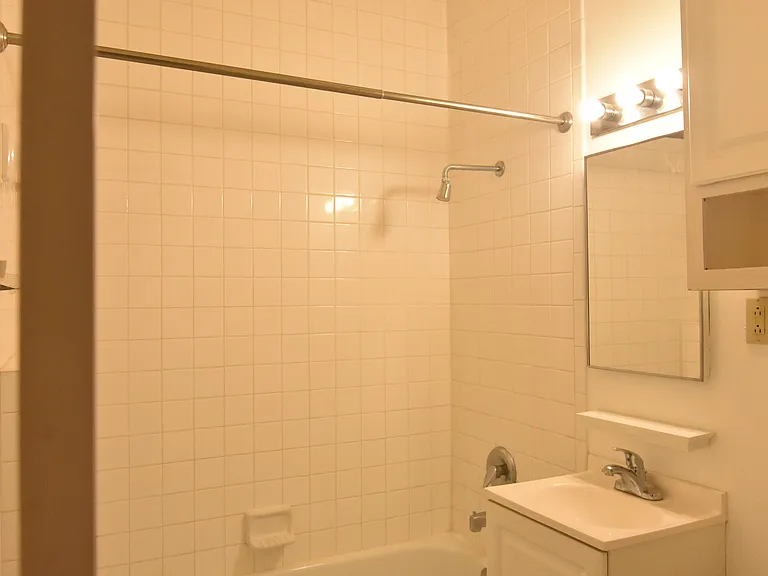 1305 Isabella St #4 — Photo 15