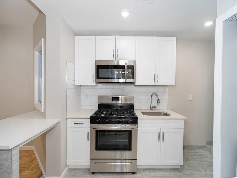 420 Saint Pauls Ave #1R — Photo 2