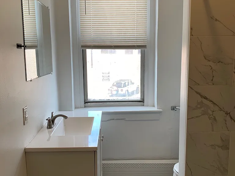374 Thames St — Photo 17