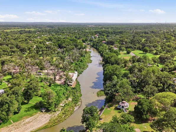 632 E Donegan, Seguin, TX 78155