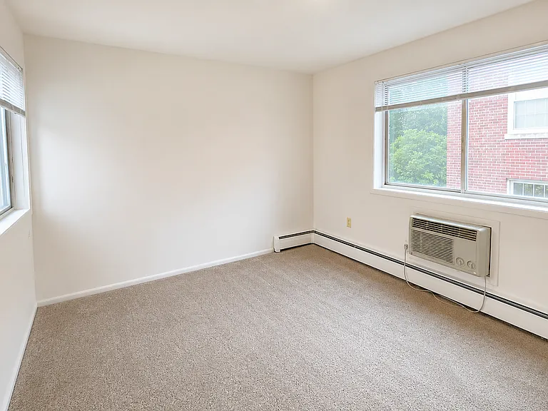 Foxhall Terrace — Photo 78