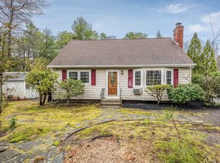 62 Bellows Terrace Rd, Hampton Bays, NY 11946