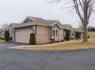 1902 Ravenswood Ln UNIT 1, Manitowoc, WI 54220