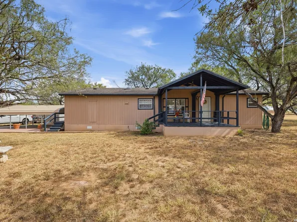 372 HOMERIDGE DR, La Vernia, TX 78121