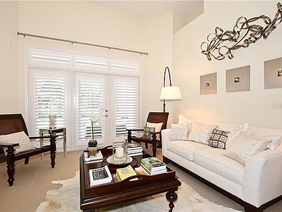 5th image of 8210 Courtleigh Dr