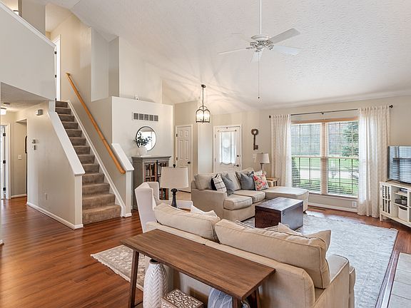 4th image of 1172 E Glen Echo Ln