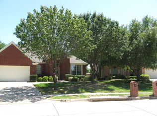 432 Shade Tree Cir, Hurst, TX 76054