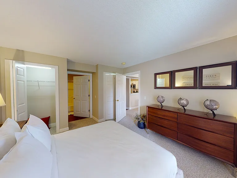 Brookhaven Apartments — Photo 9