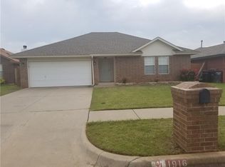1916 Bluegrass Ct, Moore, OK 73160