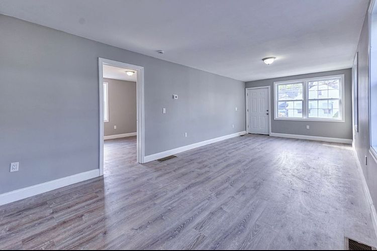 1st image of 127 Pumgansett St #1