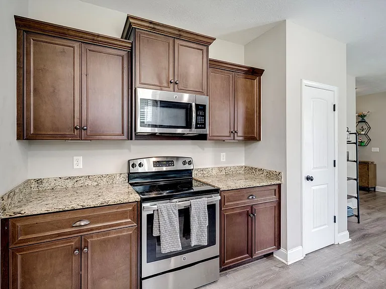 5504 Meghan Ln — Photo 12