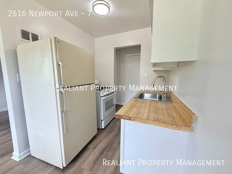 2616 Newport Ave #7 — Photo 4