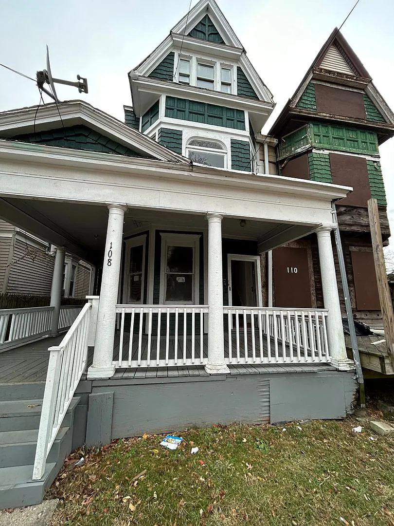 108 South Overbrook — Photo 1