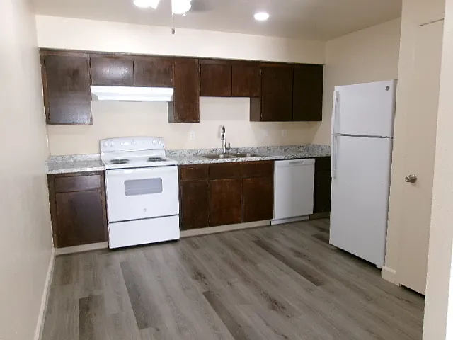 Sandpiper Point Apartments — Photo 11