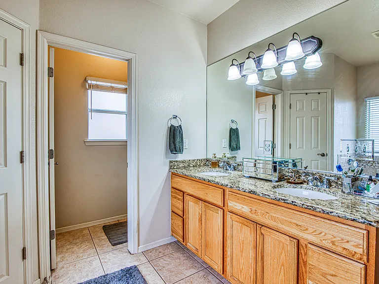 706 Lauren St — Photo 21
