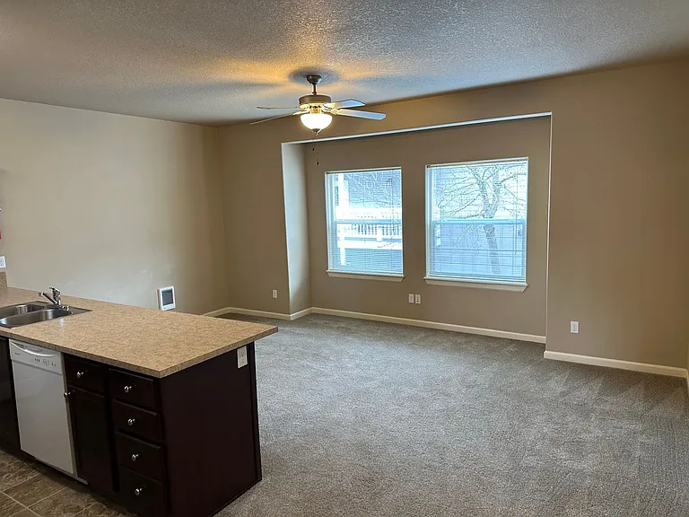 University Townhomes — Photo 8
