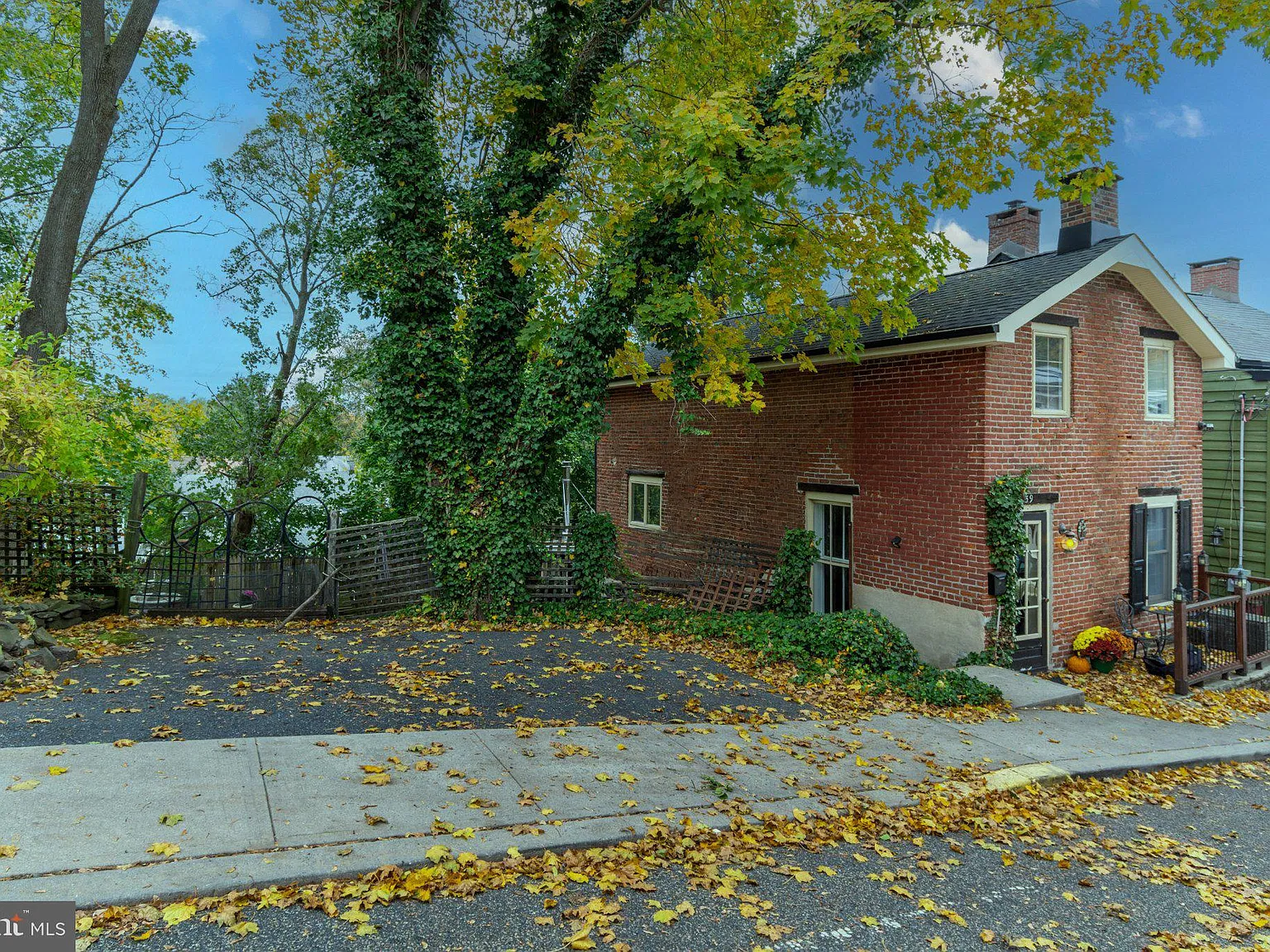 1 bed, 1.0 bath, 1300 sqft, $1,950 — Photo 2