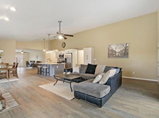 5960 S 32nd St, Greenfield, WI 53221