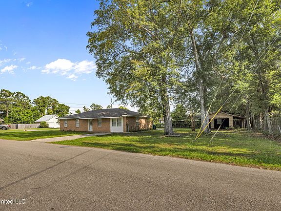 2nd image of 701 Sunset Dr
