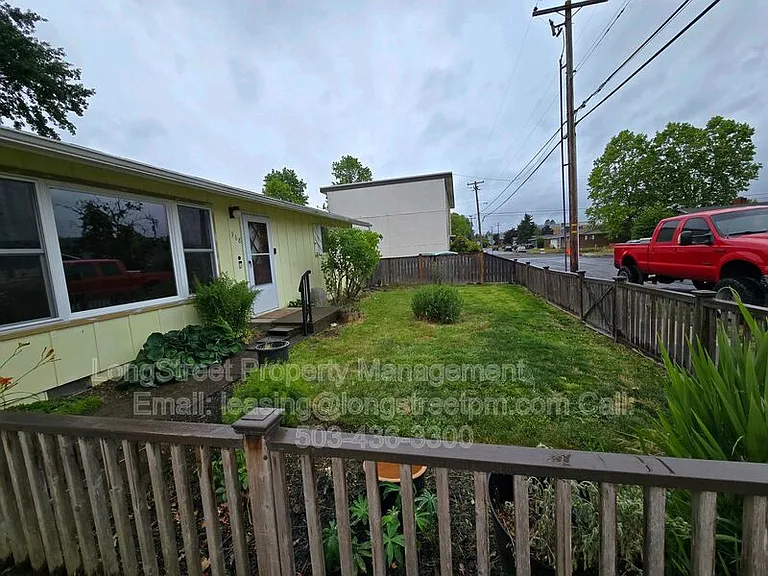 968 NW Cleveland Ave — Photo 3