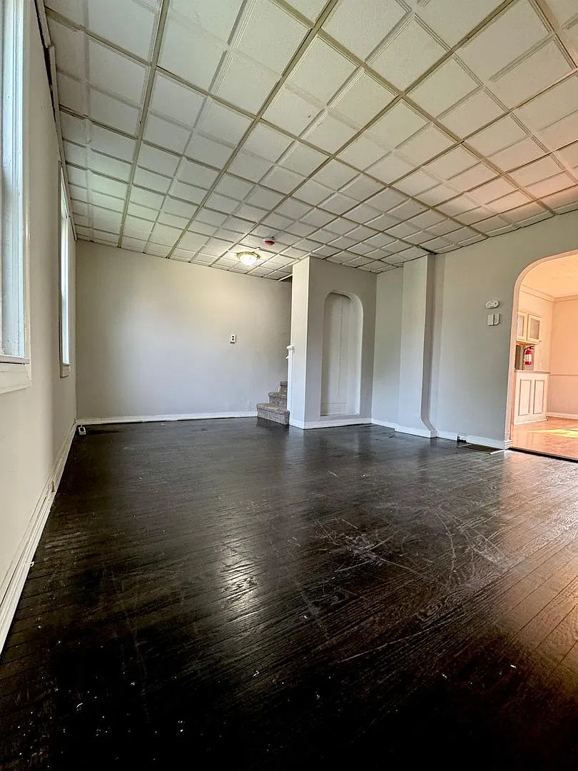 Spacious 3 Bedroom House with 1 bath for Rent — Photo 3