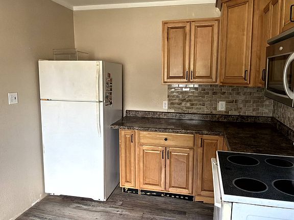 5th image of 802 N St