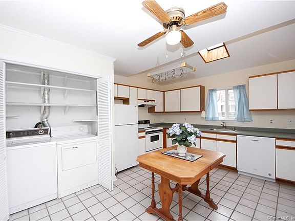 4th image of 30 Elmcroft Rd APT 1