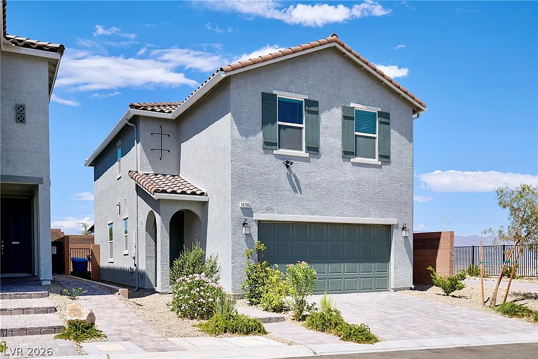 3 bed, 2.5 bath, 1747 sqft, $1,999 — Photo 2