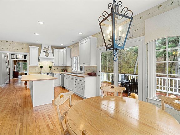 3rd image of 65 Deerpath Rd