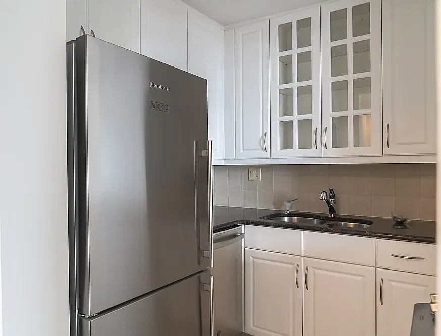 520 2nd Avenue — Photo 2