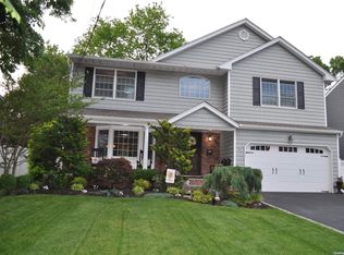 3695 Berne Rd, Wantagh, NY 11793