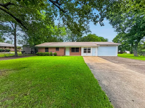 100 Martin St, Naples, TX 75568