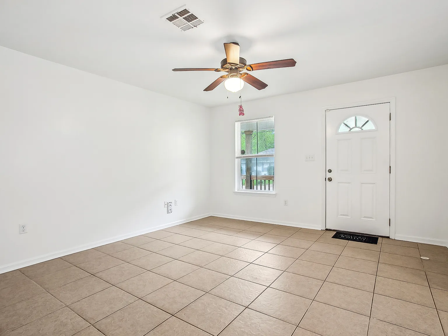 4 bed, 1313 sqft, $1,750 — Photo 4