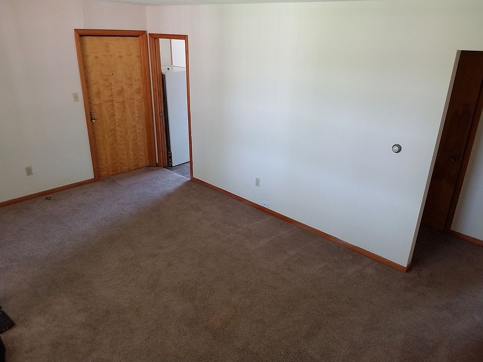 2nd image of 905 W Benton St APT 18