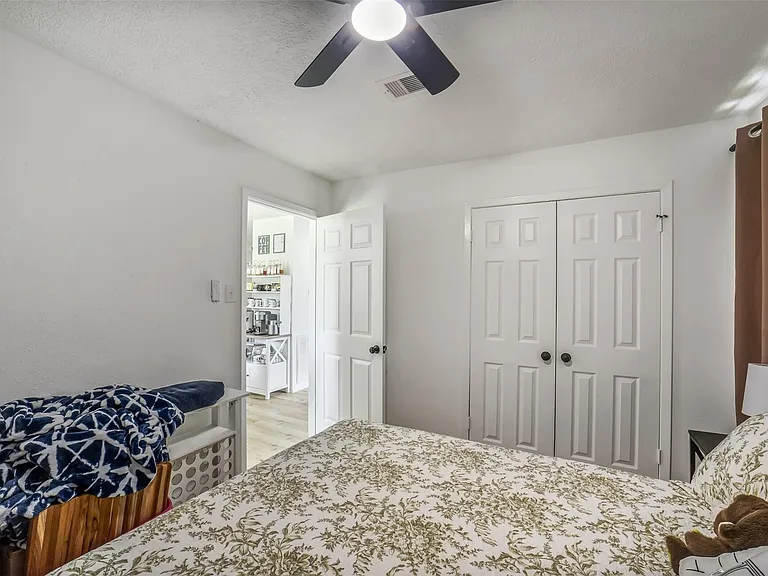 221 N Baron St — Photo 14