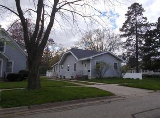 1024 Tolman St, Lake Geneva, WI 53147