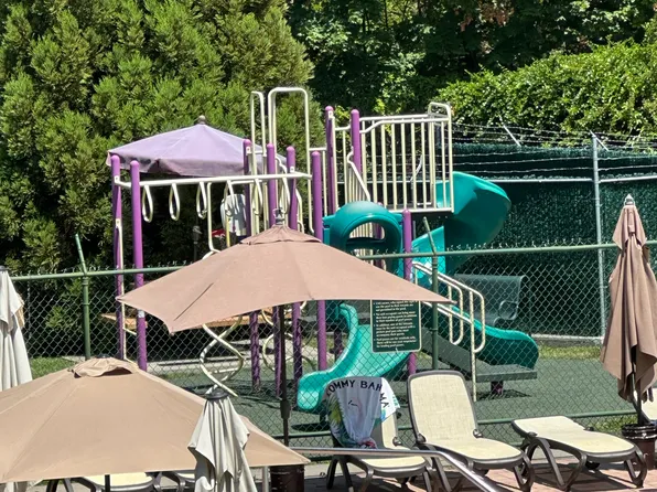 2811 East 26th Street image 35 of 38