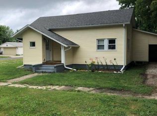 203 E North St, Roodhouse, IL 62082