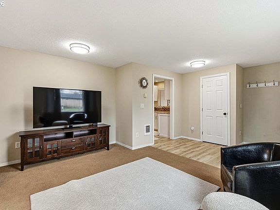 5th image of 2907 Drummond Ave
